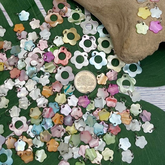 NEW! Mother of Pearl Shell Flowers Charms Toggle Bracelet & more DIY BUNDLE LOT - Picture 15 of 15